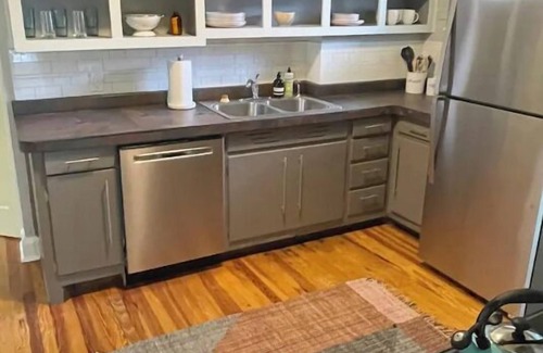 North Trail House | Stylish 3-bedroom bungalow 8 blocks from downtown