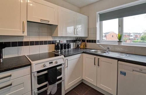 Spetchley House | Stylish 3 Bedroom House with Parking