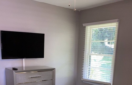 Jefferson Park House | Stylish 3 Bedroom home just mins from ATL Airport!