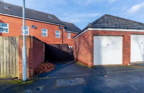 Framwellgate Moor House | Stylish 3-bedroom House With Parking - Sleeps 6