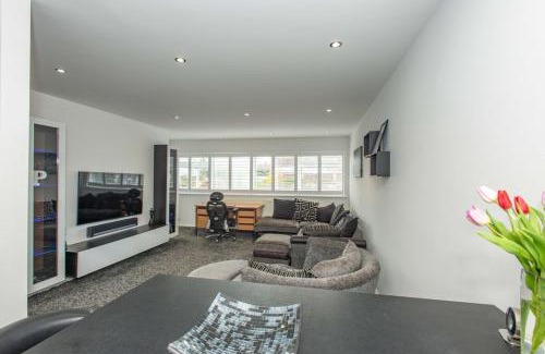 Farnborough and Crofton Apartment | Stylish 3-Bedroom in Orpington