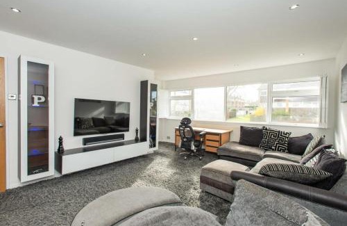 Farnborough and Crofton Apartment | Stylish 3-Bedroom in Orpington
