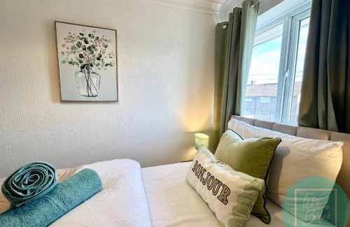 St Helens Apartment | Stylish 3-Bedroom St Helens Home with Parking & Wi-Fi