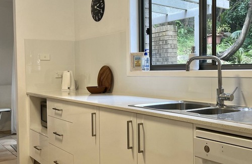 Avoca Beach House | Stylish 3 Bedroom Townhouse 400 Mtrs to Beach
