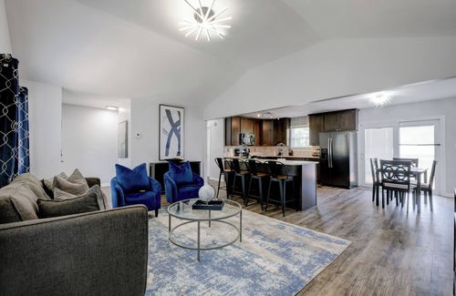 Fairburn House | Stylish 3-Bedroom with Patio and Room to Roam
