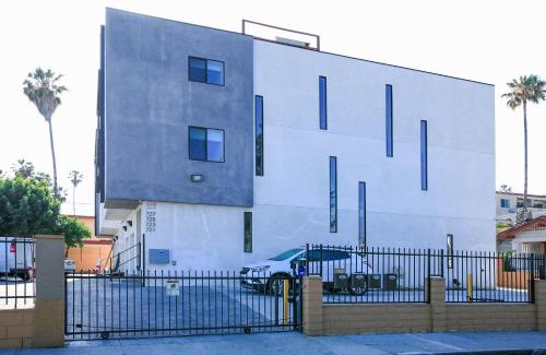 East Hollywood House | Stylish 3 BR/3BR family house