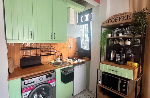 Emin Sinan Apartment | Stylish 3 Room Flat 3 AC, WiFi Walk to Grandbazaar High speed WiFi , AC