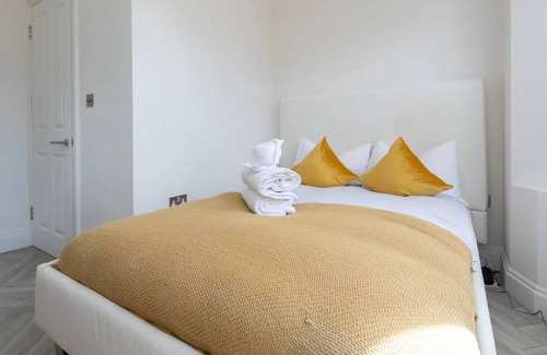 Homerton Apartment | Stylish 3BD Maisonette with Garden in Homerton