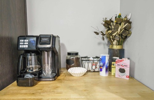 Shelby Park Apartment | Stylish 3BR 2BA Retreat in the Heart of Louisville