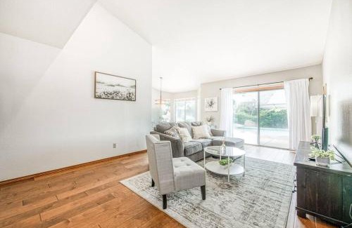 Raisin House | Stylish 3BR/2BA Retreat w/Pool! Dream Getaway