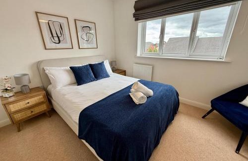 Canton House | Stylish 3BR Cardiff Home Balcony, Garden, Free Parking and EV Charging