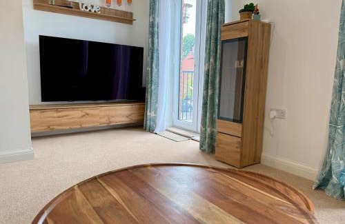 Canton House | Stylish 3BR Cardiff Home Balcony, Garden, Free Parking and EV Charging