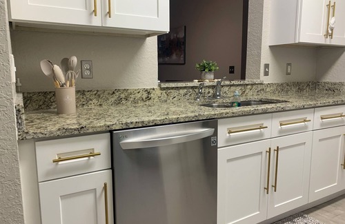 Vista East Apartment | Stylish 3BR Gated Retreat Near MCO - Pool - Walk to Dining & Shops - 2 Masters