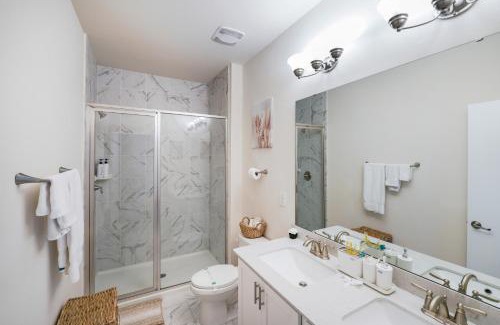 Charlotte House | Stylish 3BR Home in CLT, Close to Downtown, Airport, WFH & Parking & Family Friendly & Business Ready