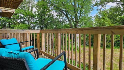 Charlotte House | Stylish 3BR Home in CLT, Close to Downtown, Airport, WFH & Parking & Family Friendly & Business Ready