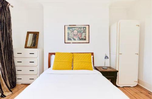 Harrow Road Apartment | Stylish 3BR Home with Private Patio in Maida Vale