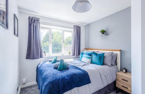 Hanham House | Stylish 3BR House - free parking - fast WI-FI - long stay