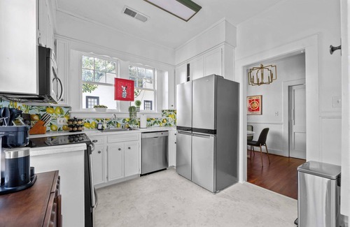 Columbus House | Stylish 3BR Retreat w/Porch, Garden & Fire Pit