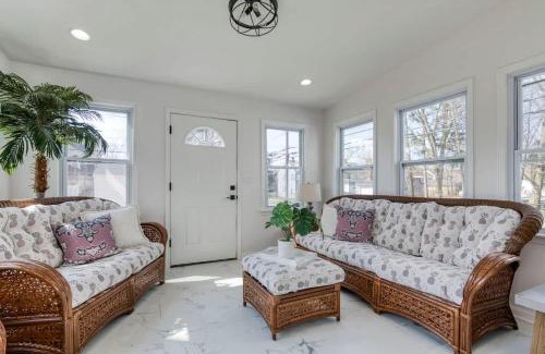 Cleveland House | Stylish 3BR w Sunroom & Deck
