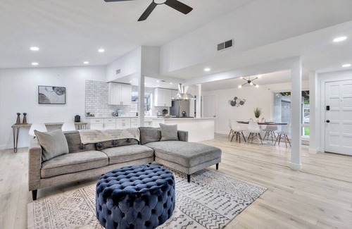 Northwest Anaheim House | Stylish 3Br with LUX Amenities and elegant design. 9 Mins to Disneyland & More!