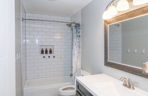 Reynoldsburg House | Stylish 4 bed 2.5 bath home in Reynoldsburg