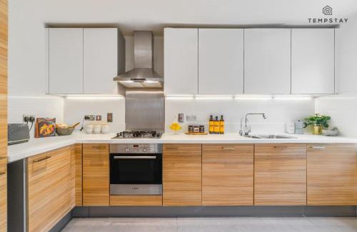 Reading House | STYLISH 4 BED FAMILY HOME AT MADEJSKI, READING UNIVERSITY