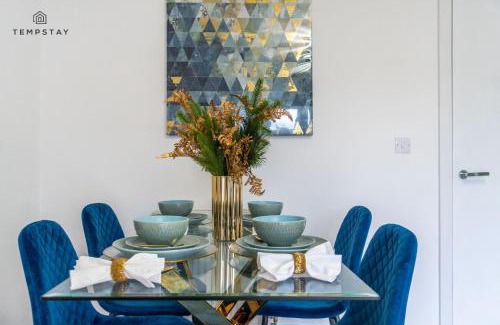Reading House | STYLISH 4 BED FAMILY HOME AT MADEJSKI, READING UNIVERSITY
