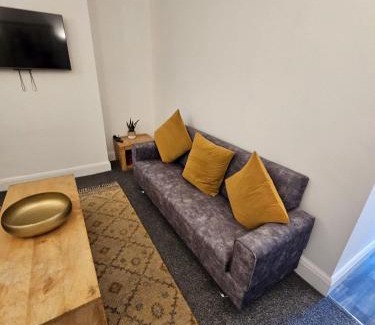 Northfield Apartment | Stylish 4 Bed for long and short term stays