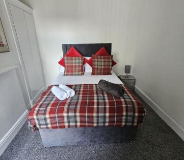 Northfield Apartment | Stylish 4 Bed for long and short term stays