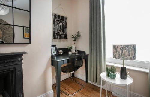Nottingham House | Stylish 4 Bed Home In Central Nottingham w/Parking