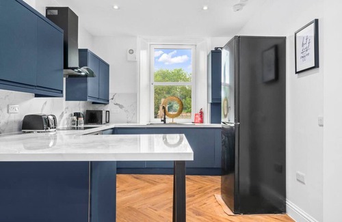 Galashiels Apartment | Stylish 4 Bed-town Centre