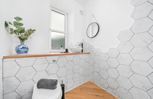 Galashiels Apartment | Stylish 4 Bed-Town Centre