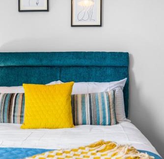 Galashiels Apartment | Stylish 4 Bed-Town Centre