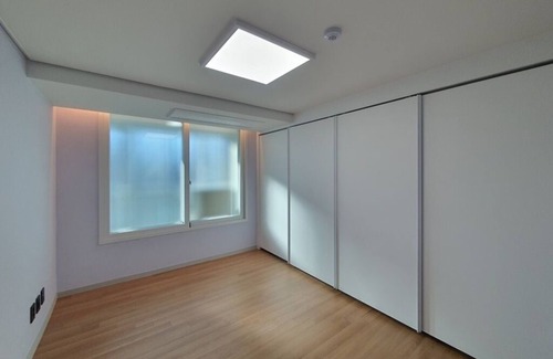 Tobongil-tong Apartment | Stylish 4 Bedroom apartment with Stunning Mountain Views