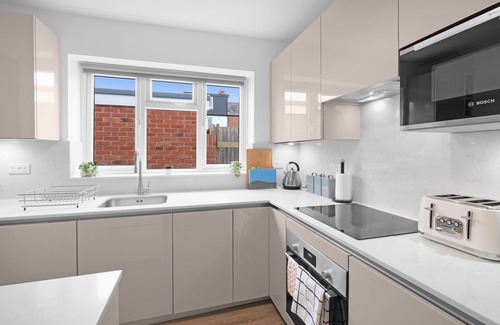Borehamwood House | Stylish 4 Bedroom, 2.5-Bath Home in Borehamwood