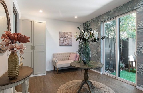 Pico - Robertson House | Stylish 4 Bedroom home with a hot tub