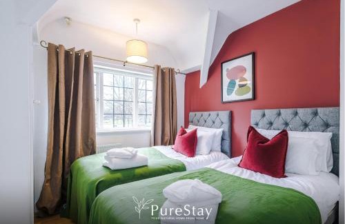 Port Sunlight House | Stylish 4 Bedroom Home in Port Sunlight with 7 Beds Perfect for Business Bookings and Groups
