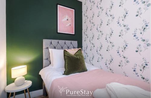 Port Sunlight House | Stylish 4 Bedroom Home in Port Sunlight with 7 Beds Perfect for Business Bookings and Groups