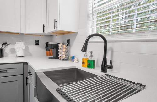 Decatur House | Stylish 4 Bedroom Home | 12 mins from Downtown Atl