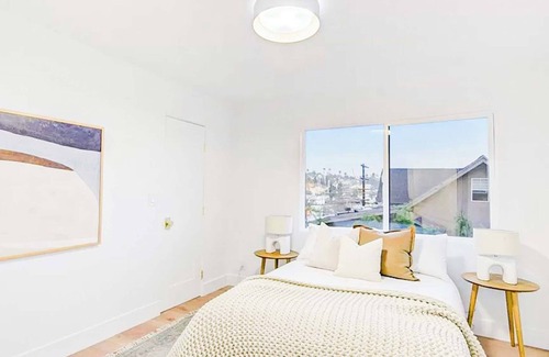 Atwater Village Villa | Stylish 4B3B Villa near Dodger Stadium