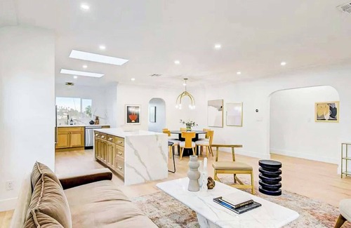 Atwater Village Villa | Stylish 4B3B Villa near Dodger Stadium