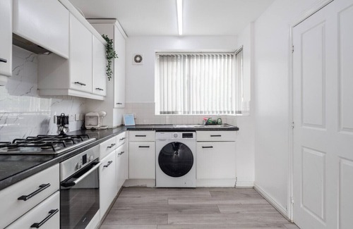 Chorlton-on-Medlock House | Stylish 4bd Townhouse - City Centre - O2 Apollo
