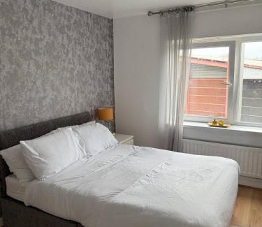 Chorlton-on-Medlock House | Stylish 4bd Townhouse - City Centre - O2 Apollo