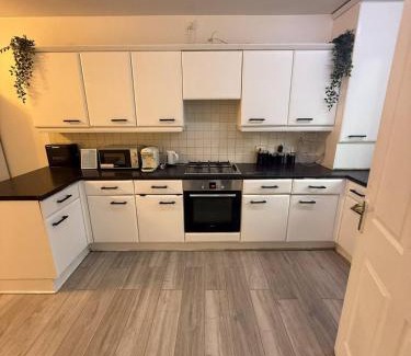 Chorlton-on-Medlock House | Stylish 4bd Townhouse - City Centre - O2 Apollo