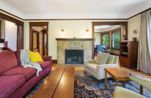 Belmont House | Stylish 4BR Belmont Haven with Saltwater Hot Tub