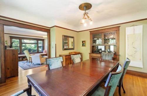 Belmont House | Stylish 4BR Belmont Haven with Saltwater Hot Tub