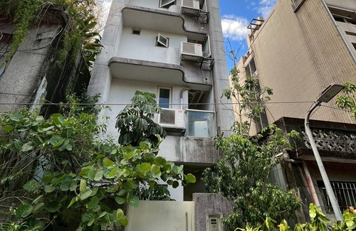 Songshan Apartment | Stylish 4F Large Studio, Taipei, Elevator, AC, 1 unit in a floor, Walk to MRT