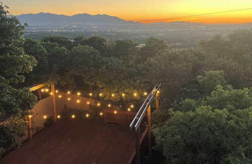 Olympus Cove House | Stylish 5-bedroom house with amazing views and movie theater