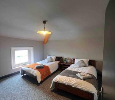 Birkenhead Apartment | Stylish 5 bedroom/7bed apartment