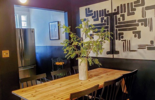 Weequahic House | Stylish 5-Bedroom Duplex Near NYC for Large Groups/Sleeps 16+Breakfast Included